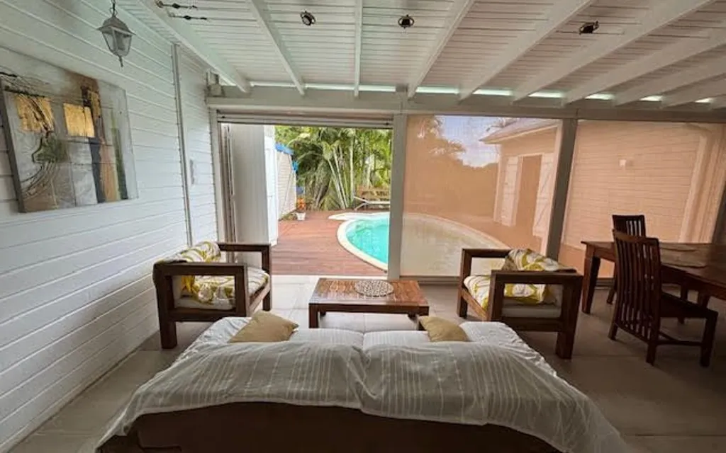 Terrasse - Villa Meublée avec Piscine à Le Moule