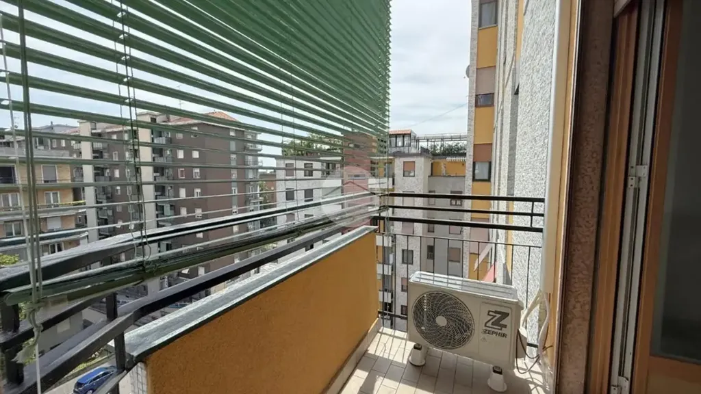 Rõdu - Rented Flat with Balcony in Milan