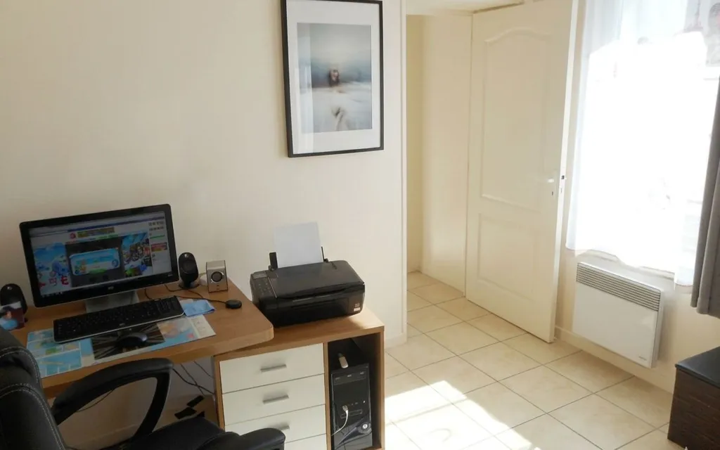 Bureau - Appartement T3 avec Cour à Ocquerre