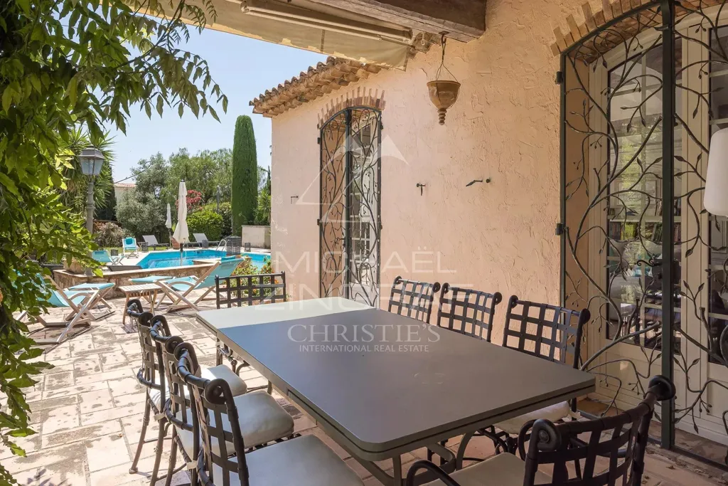 Terrasse - Villa provençale avec piscine à Cap d'Antibes