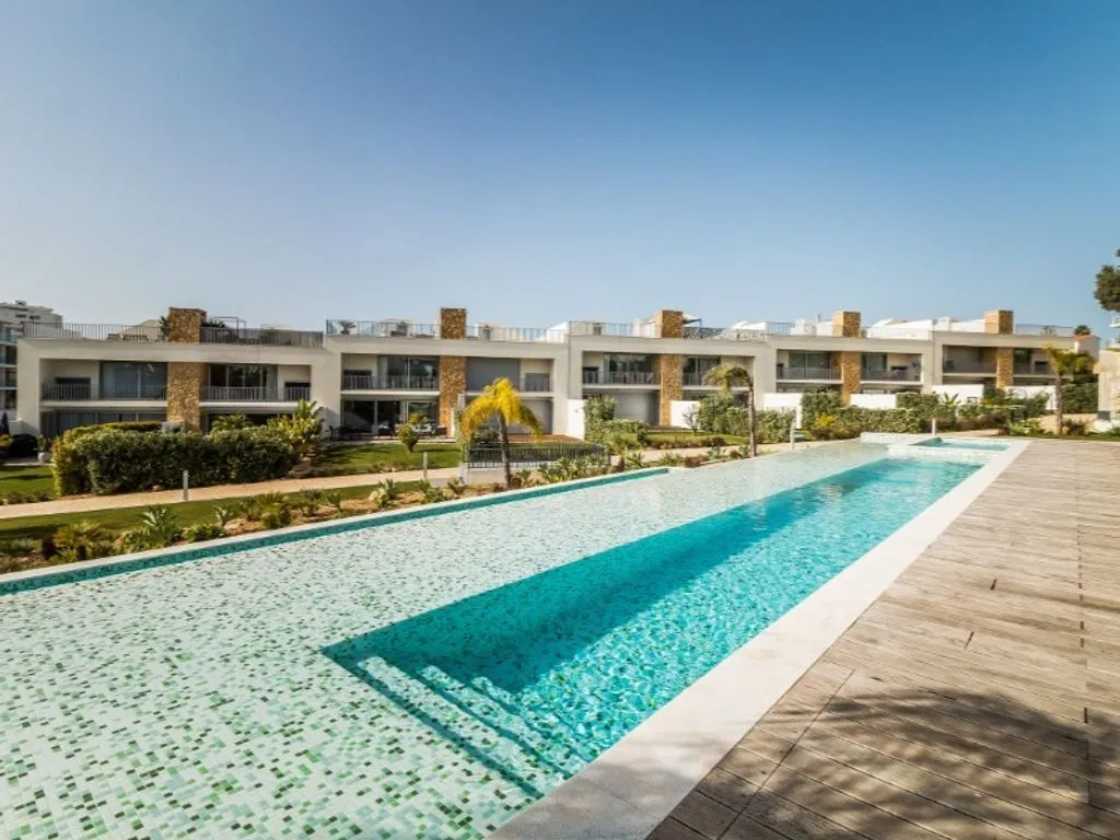 Bassein - Contemporary Villa with Rooftop Pool in Albufeira