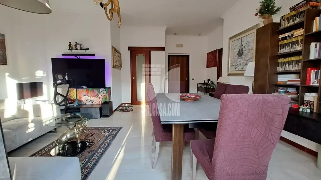 Salle à manger - Rearfacing Apartment with Balconies in Crotone