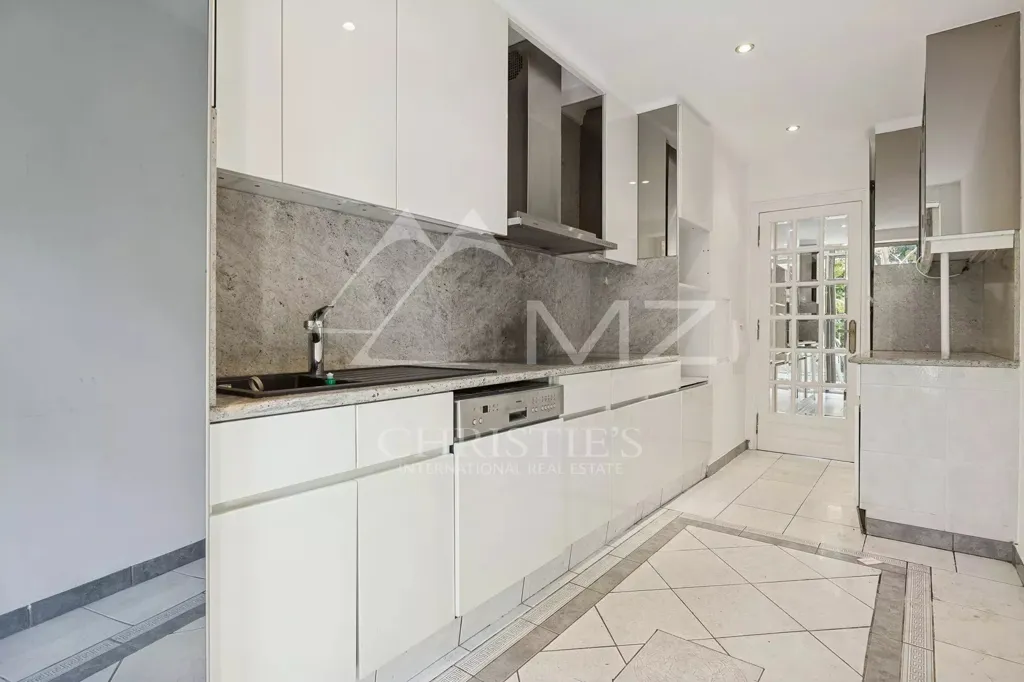 Cuisine - Appartement Luxueux avec Vue Mer à Cannes