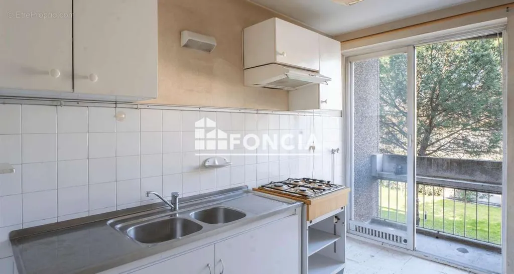 Cucina - Spacious T3 with Balcony in Central Location