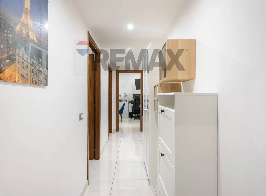 Esik - Trilocale with Balcony in Rome