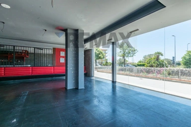 Garage - Commercial Space with Ascender in Ragusa