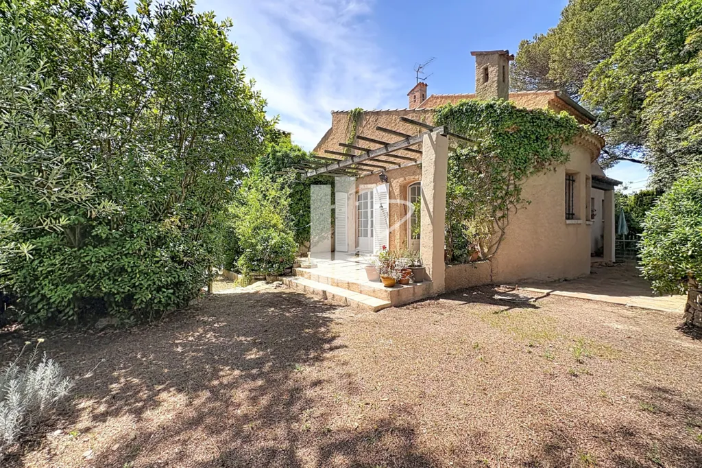 Extérieur - Maison de Luxe avec Jardin au Calme à Saint-Raphaël