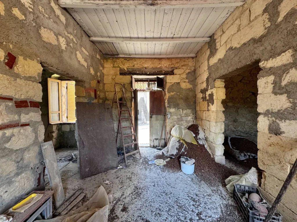 Pièces - Rustic House with Courtyard in Ossi