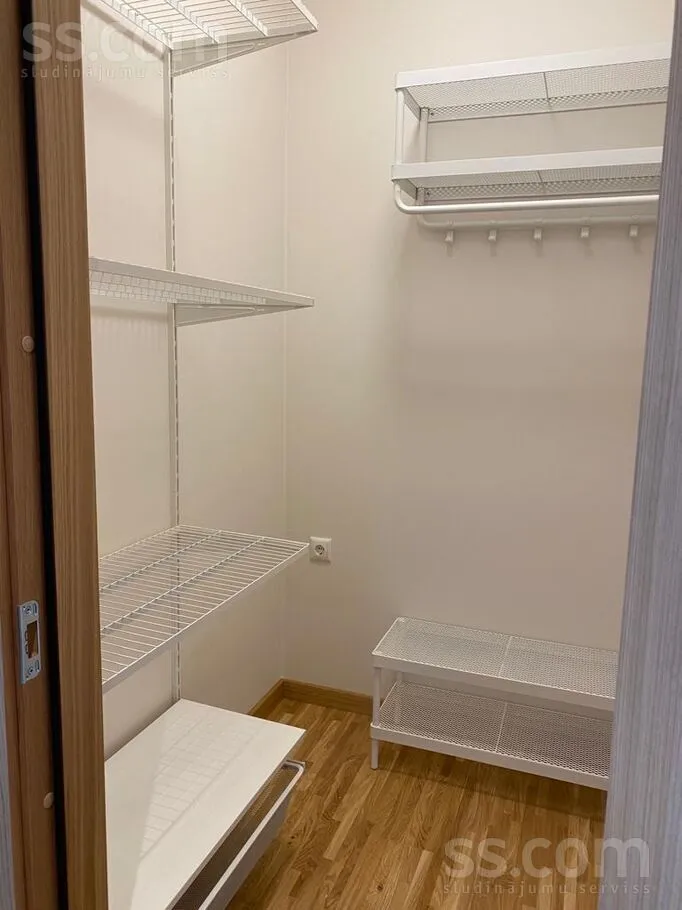 Rooms - 3-Bedroom Apartment with Lake View in Babītes