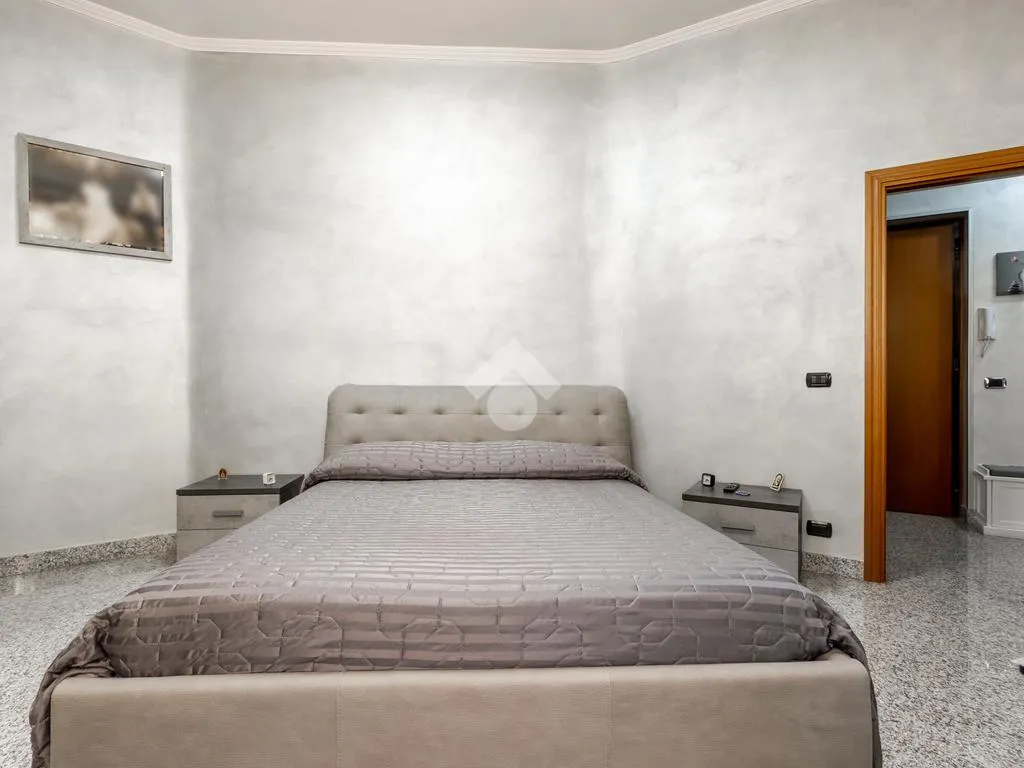 Chambres - 3-Room Apartment with Double Exposure in Rome