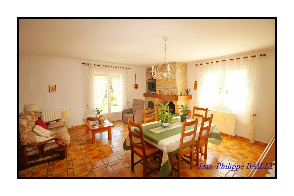 Söögituba - Charming 5-Piece House with Garden in Bordes