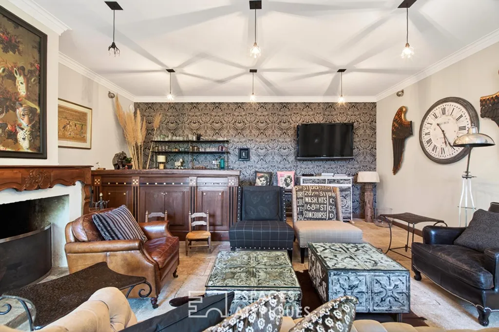Living Room - 18th-Century Mas with Pool in Paradou