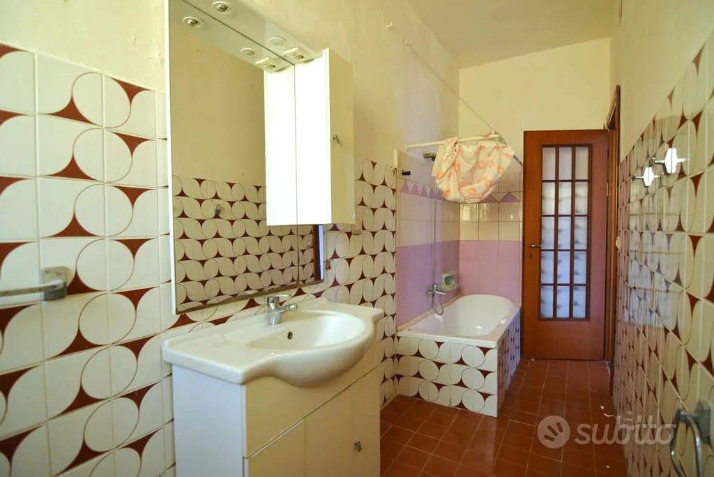Salles de bain - Spacious Penthouse with Mountain View in Macomer