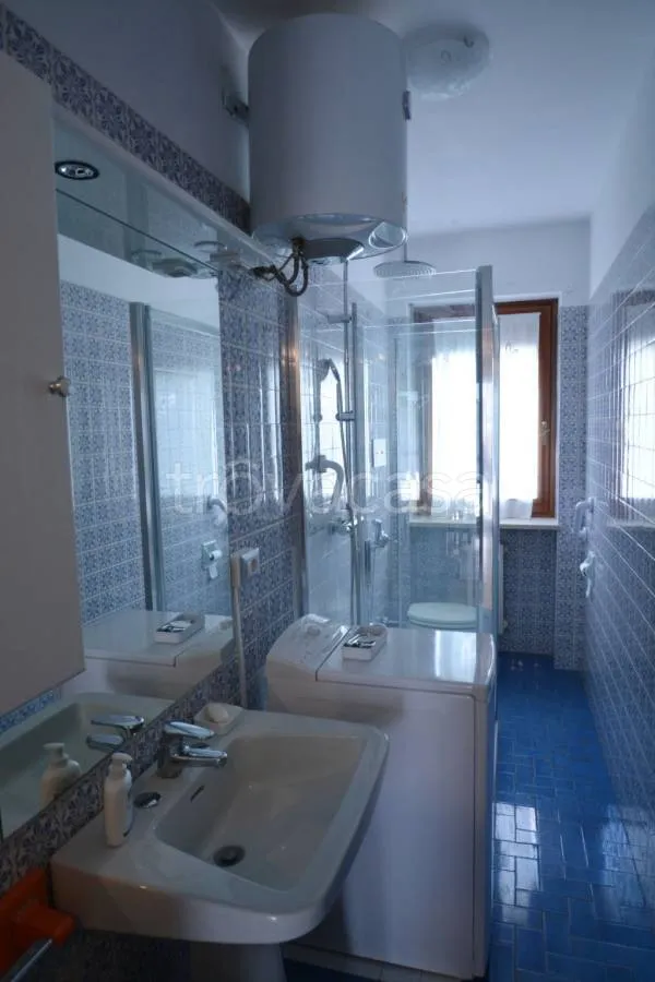 Salles de bain - Apartment with Balcony in Bardonecchia Centre
