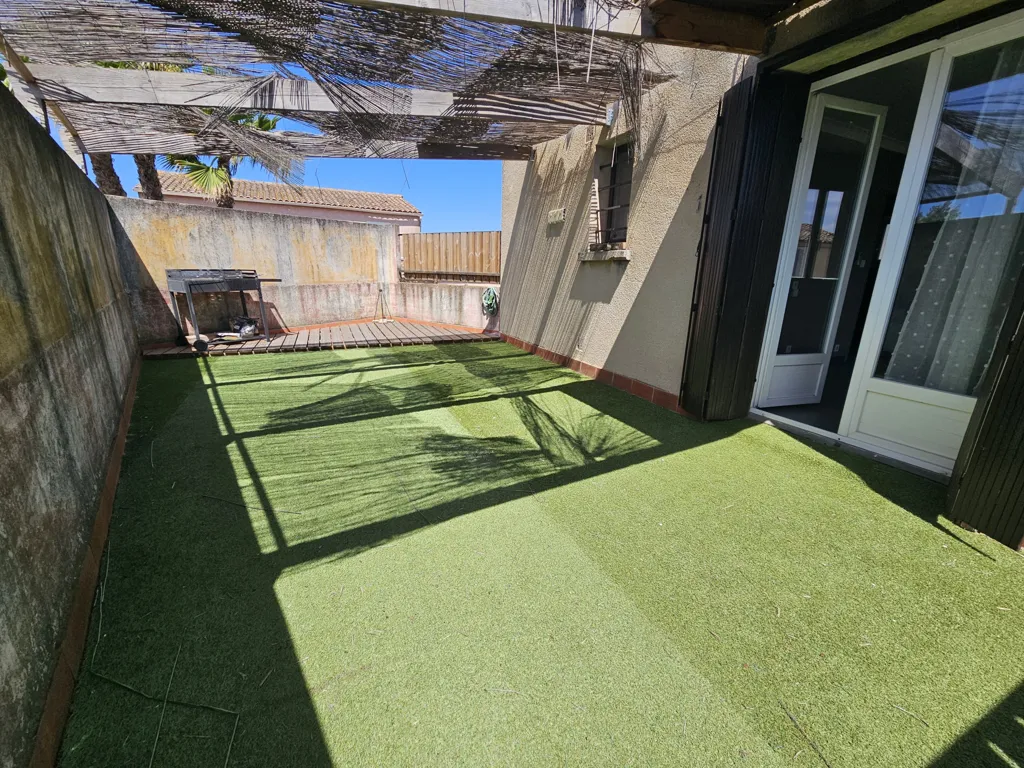 Giardino - House with Terrace in Aimargues