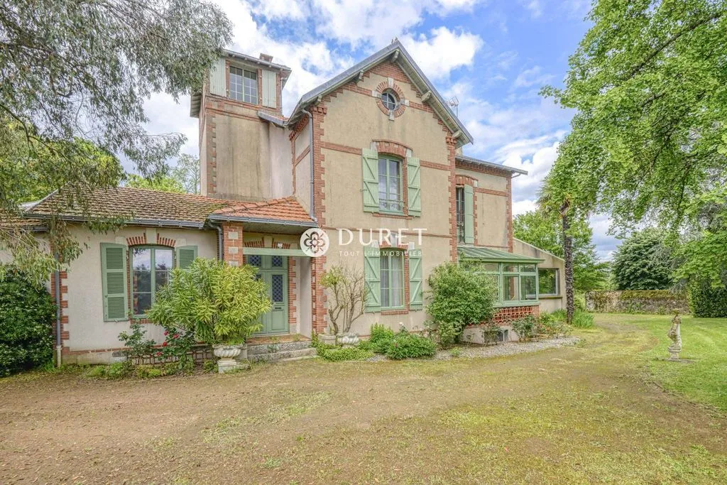 Extérieur - Maison de Luxe avec Parc Boisé à Cugand