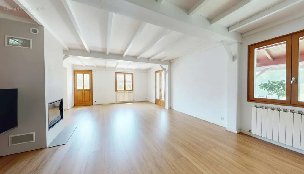 Elutuba - Family House with Complete Basement on Hasparren Heights