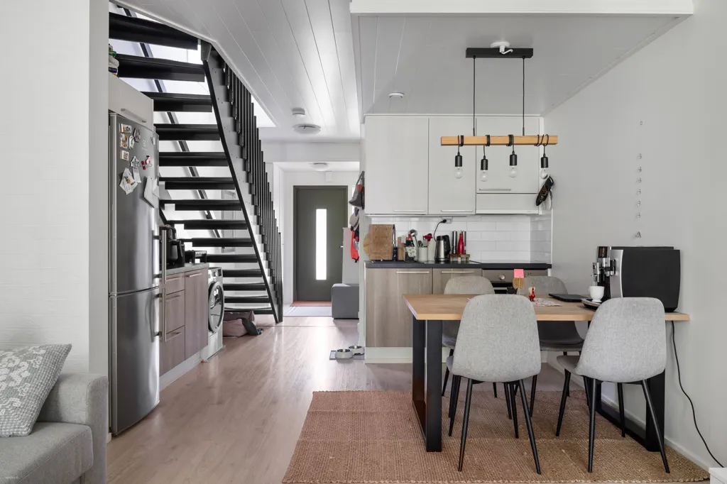 Söögituba - Modern Apartment with Sauna in Järvenperä