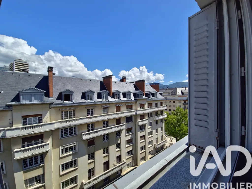 Rõdu - Renovated 2-Bed Flat with City Centre View in Chambéry