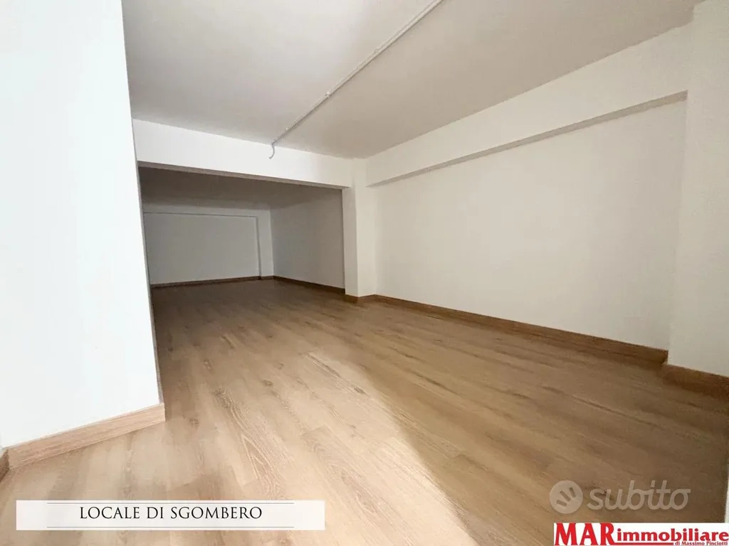 Toad - Office Space with Parking in Montesilvano