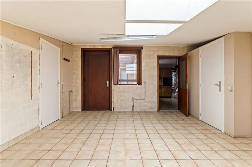 Esik - Multi-Purpose Building with Large Garden in Sinaai