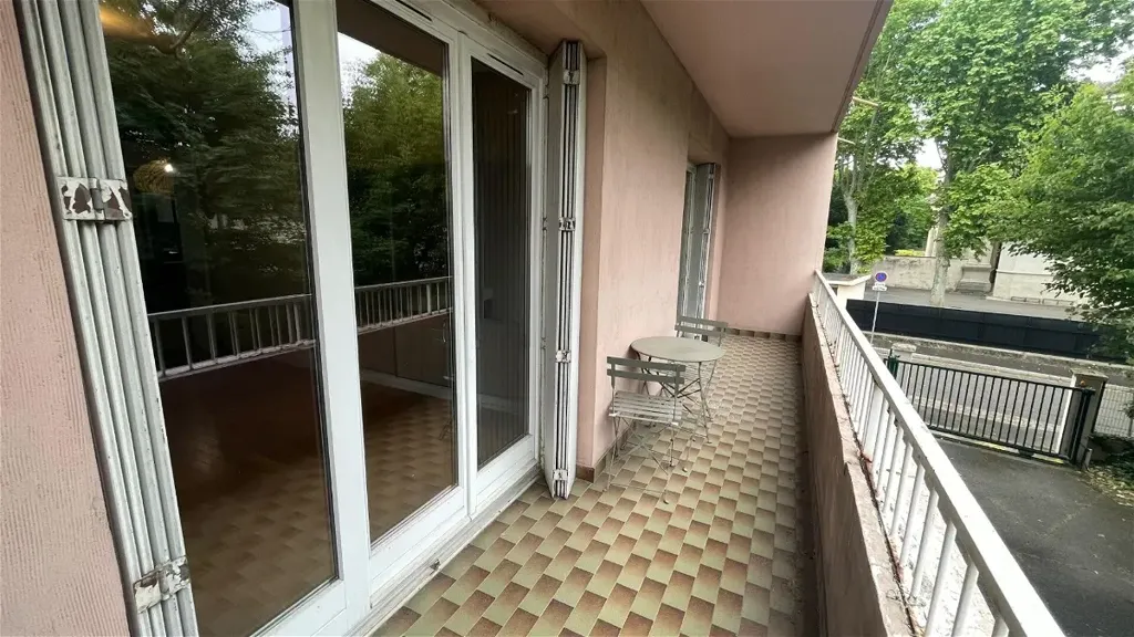 Rõdu - Furnished Flat with Balcony in Lyon 1st