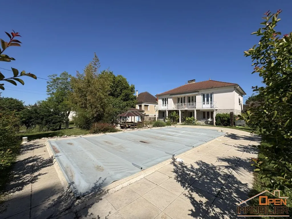 Pool - House with Pool and Garden in Gourdon