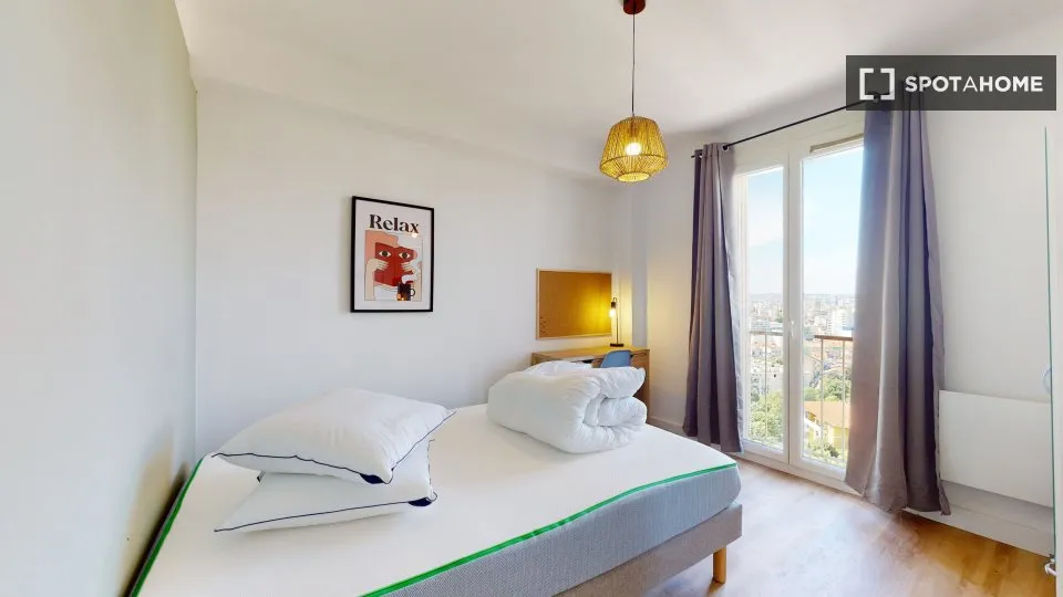 Chambres - Appartement à Louer à Marseille