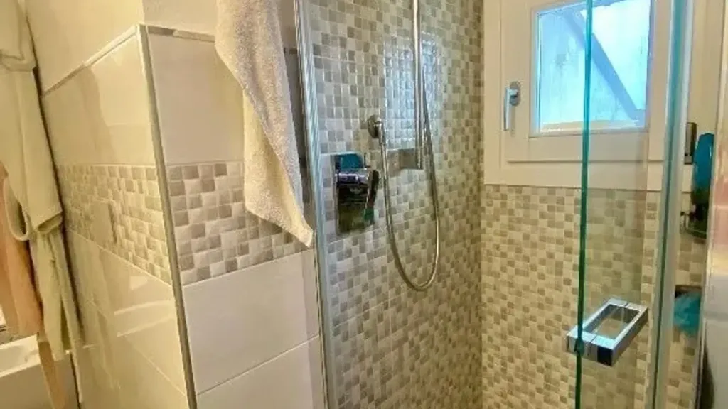 Salles de bain - Elegant Apartment with Balcony in Empoli
