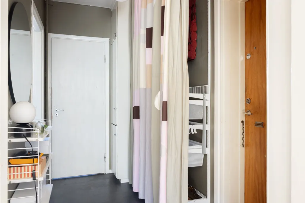 Ingresso - Terrace Flat in Kärrtorp with Garden Access