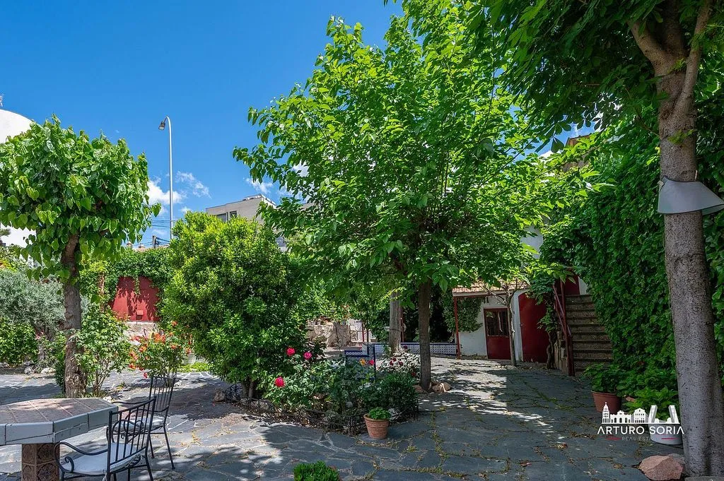 Aed - Detached House with Development Potential in Arturo Soria