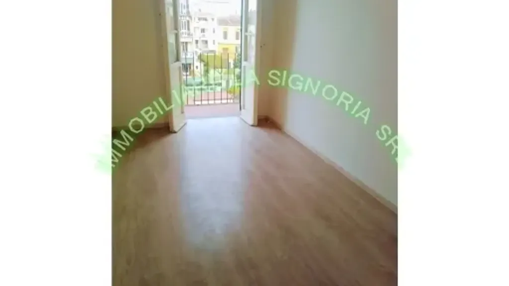 Stanze - Appartamento con balcone nel centro di Firenze