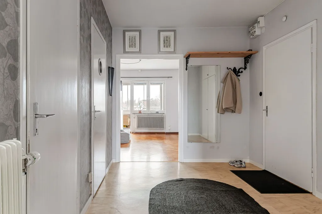 Esik - Apartment with West-Facing Balcony in Södermanland