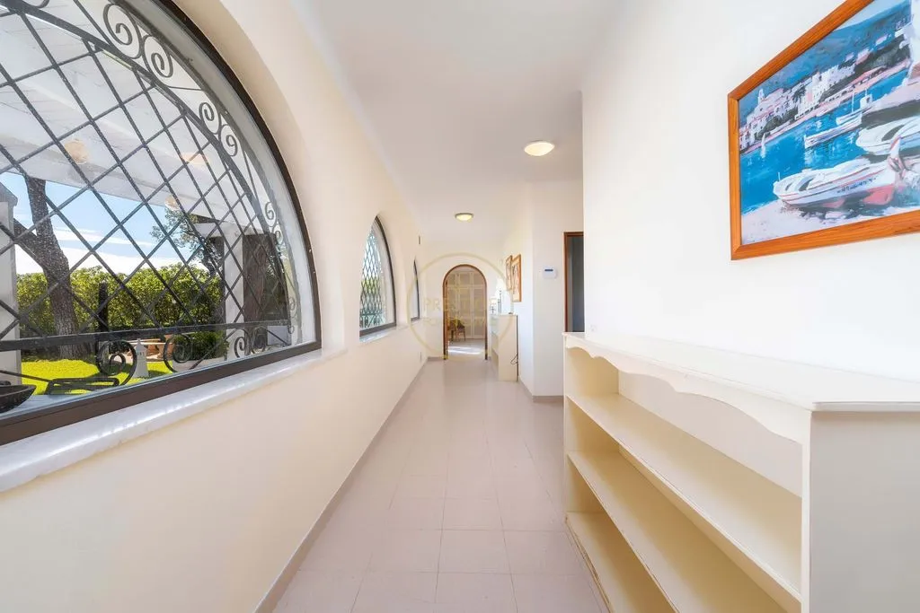 Esik - Luxury Villa with Pool in Quarteira