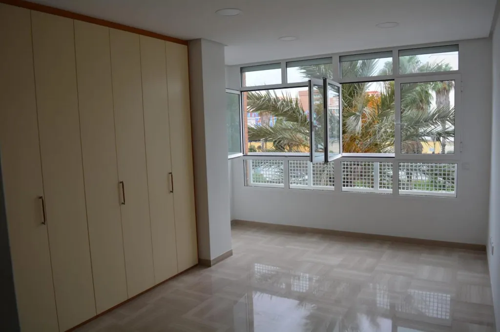 Bedrooms - Office with Corner Location in Valencia
