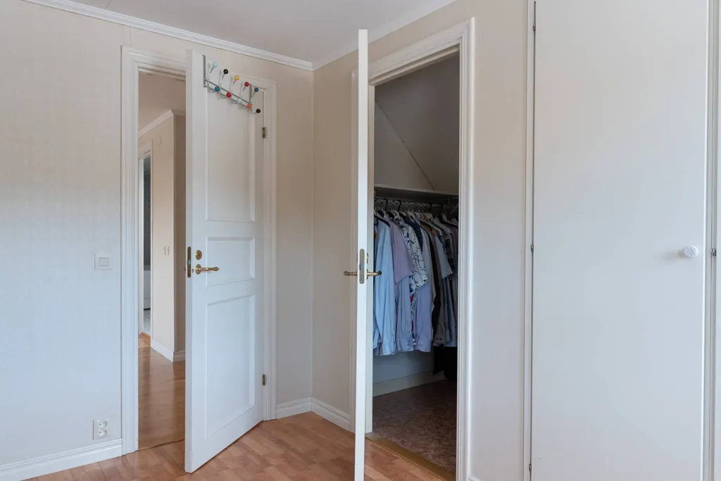 Pièces - 1.5-Floor Villa with Garden in Västerås