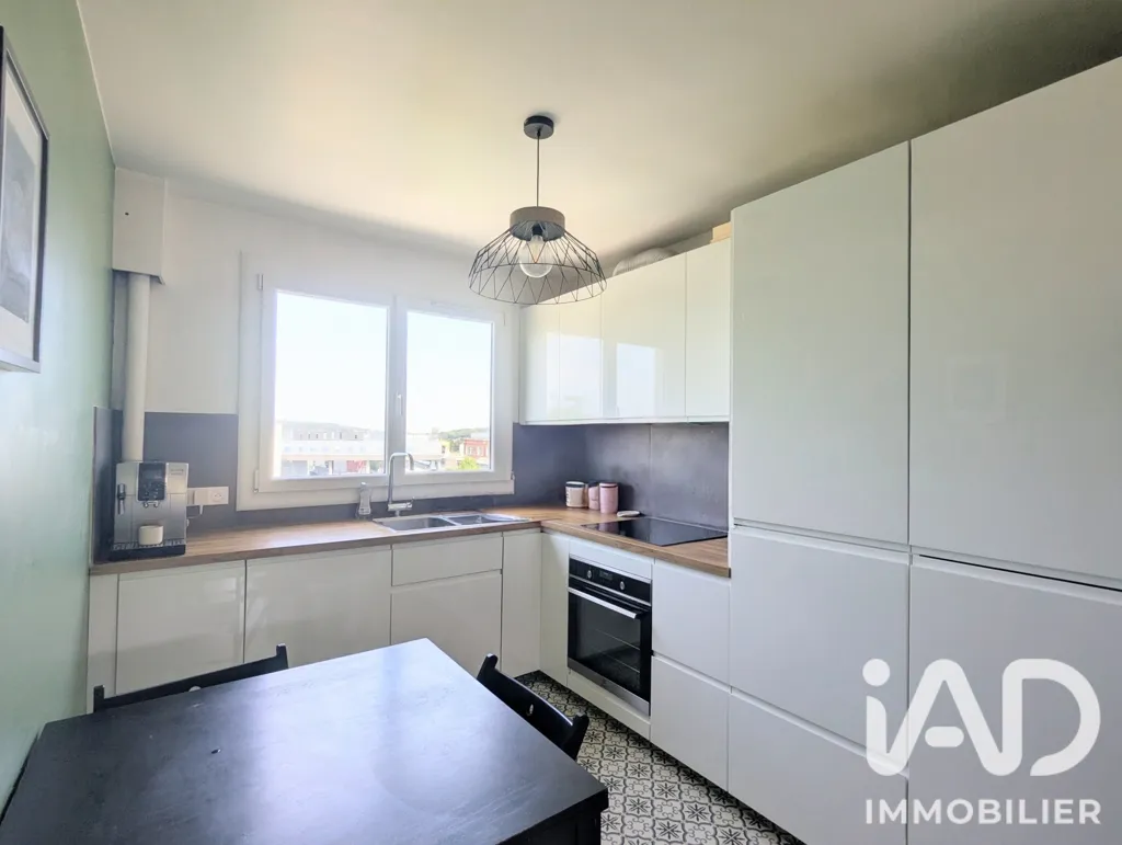 Cuisine - Appartement rénové avec terrasse à Versailles