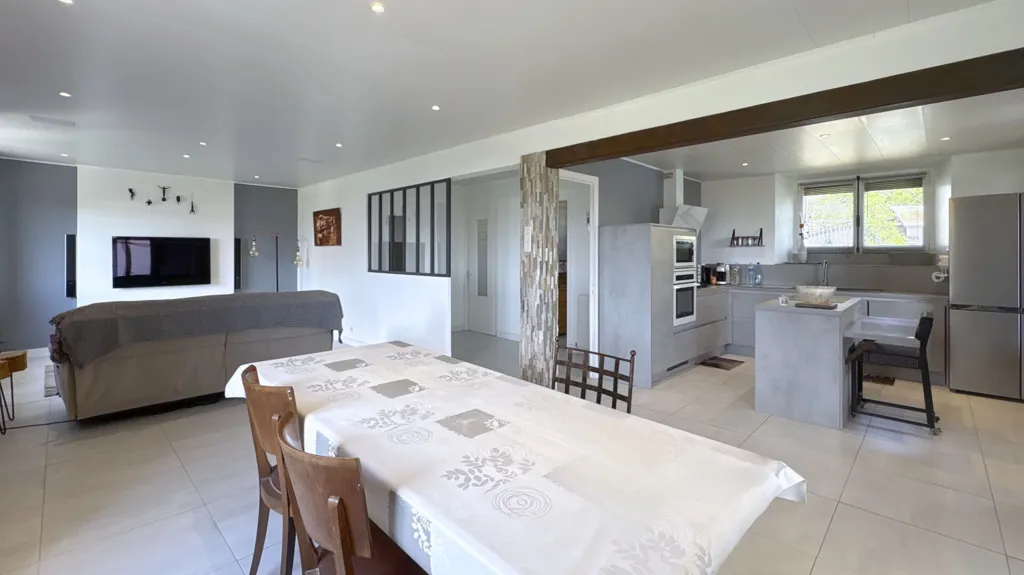 Salle à manger - Maison au Calme avec Terrasse et Piscine à Gruffy