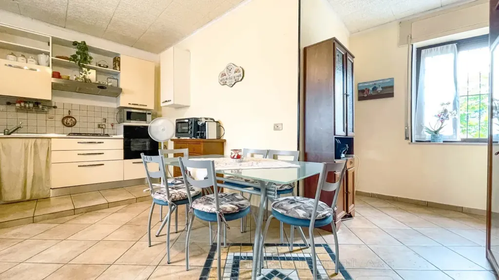 Dining Room - Semi-detached House with Garden in Momo