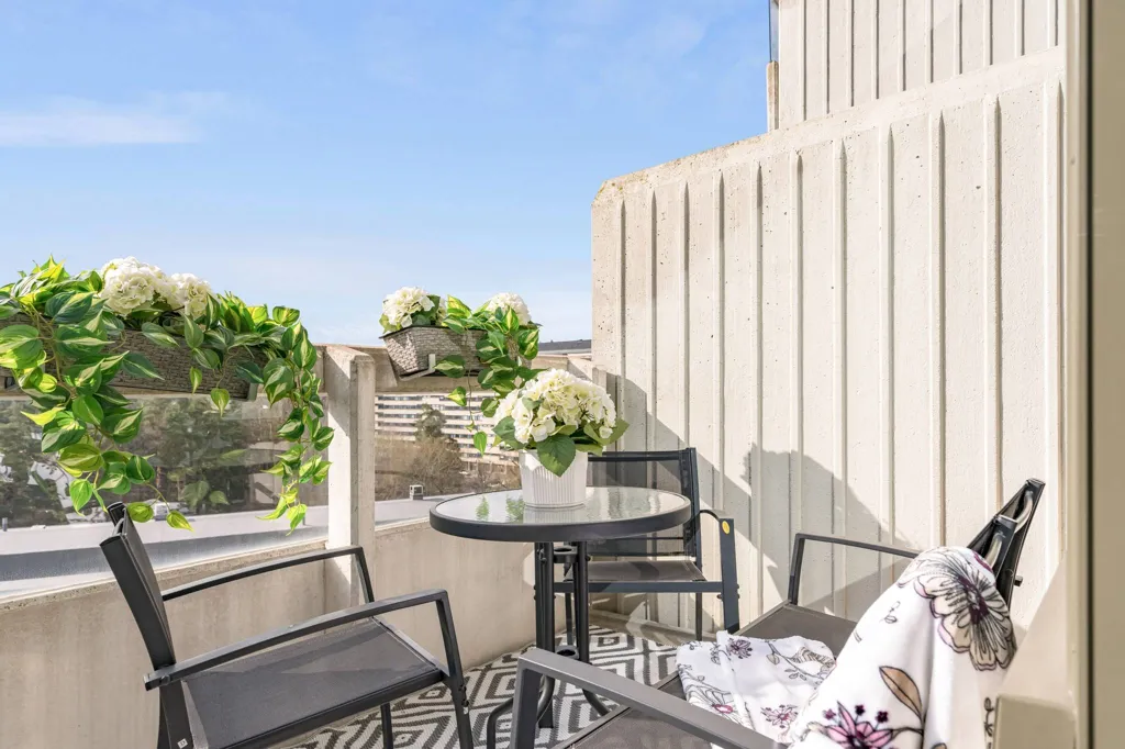 Balcon - Renovated Penthouse with Balconies in Grindtorp