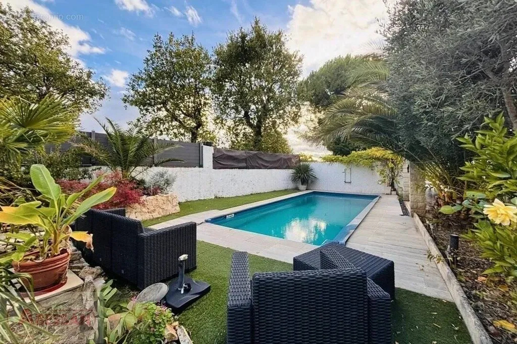 Bassein - Renovated House with Pool in Rousson