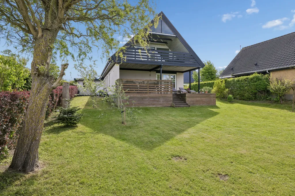 Jardin - Modernised Villa with Open View in Højby