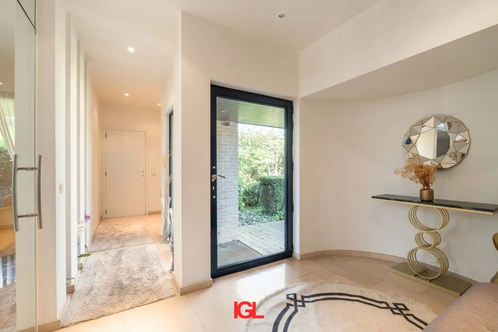 Esik - Spacious Villa with Garden in Leeuw-Saint-Pierre
