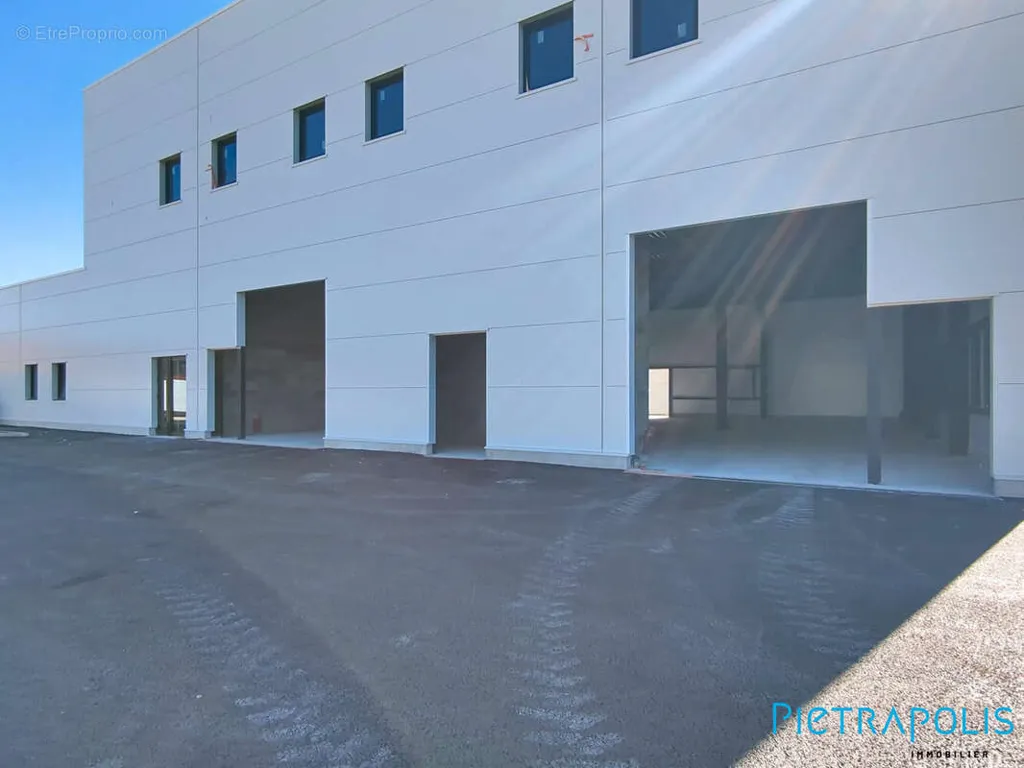 Esterno - Office Space with Parking in Sete