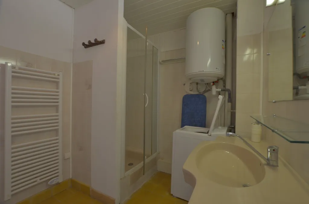 Bathrooms - T3 Apartment with Sea View in Le Grau-du-Roi