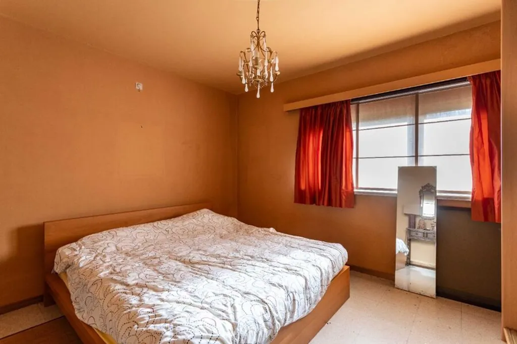Chambres - Maison Individuelle à Rénover dans un Cadre Calme à Harelbeke