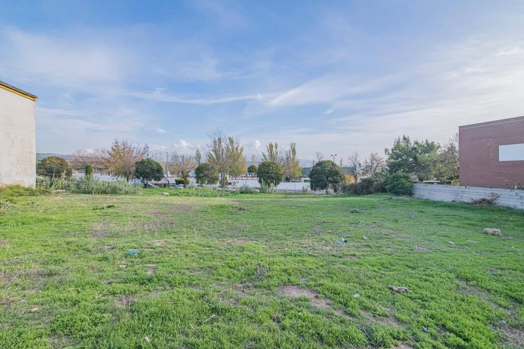 Giardino - Development Land in Peligros Centre