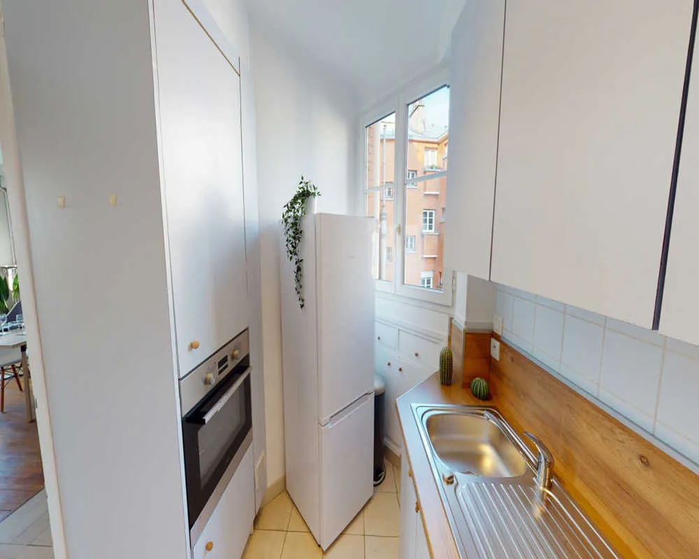 Cuisine - Chambre Meublée avec Vue Calme à Auteuil