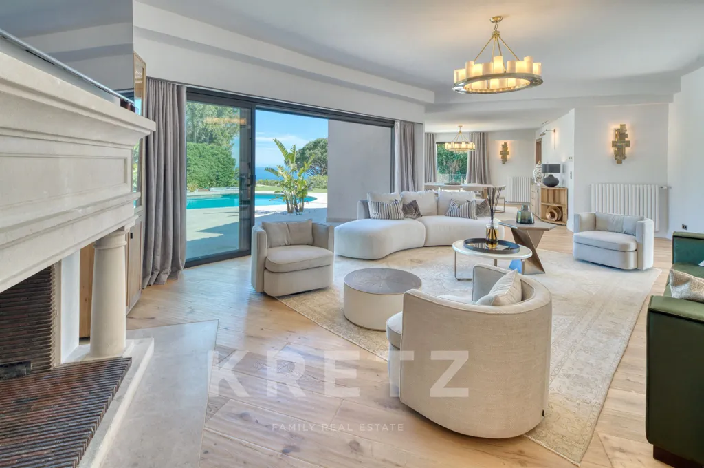 Séjour - Villa Rénovée avec Vue Mer à Cannes