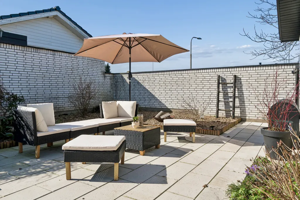 Terrasse - Spacious Bungalow with Garden in Odense